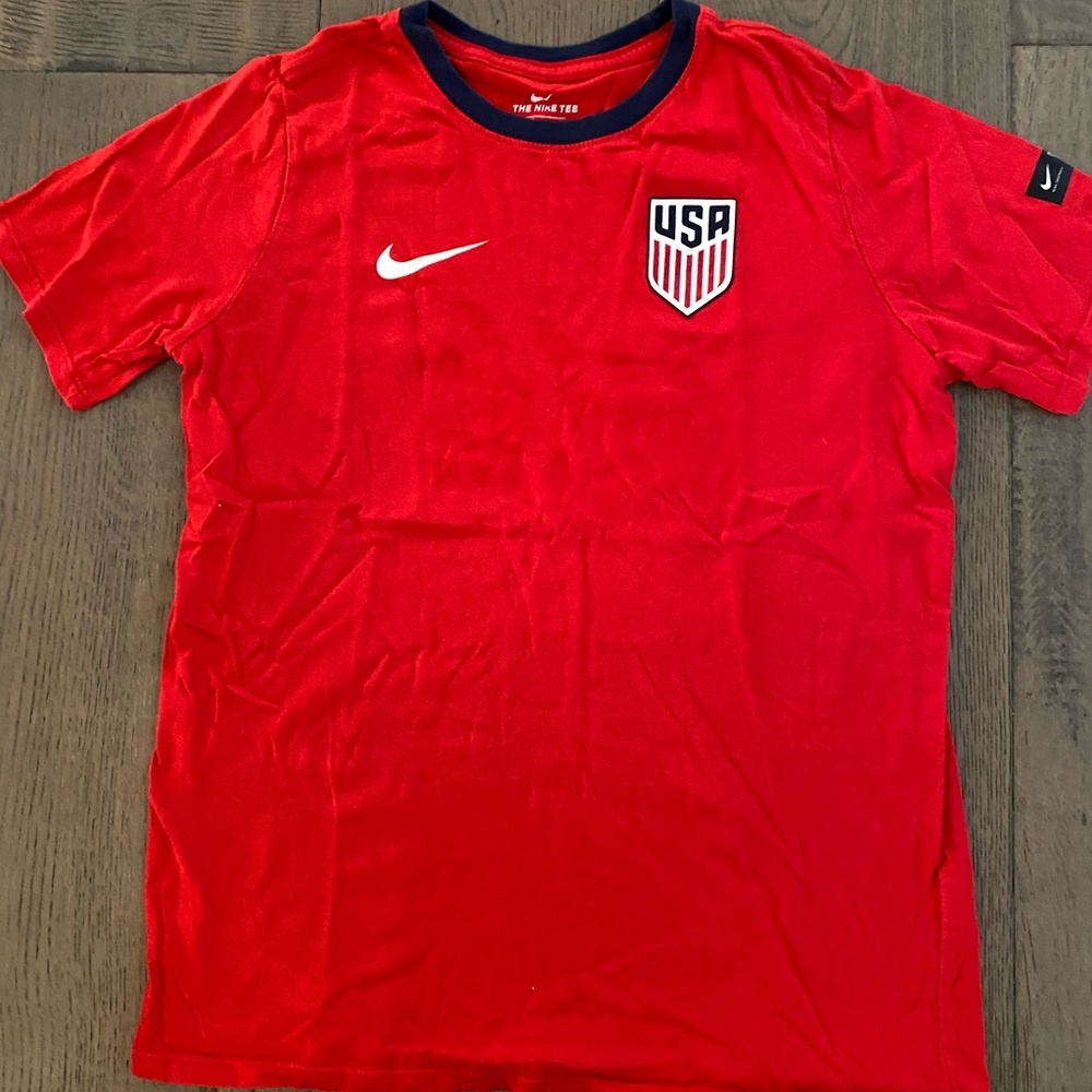 Youth Nike soccer t-shirt